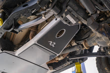 Load image into Gallery viewer, Rugged Ridge Skid Plate 18003.52