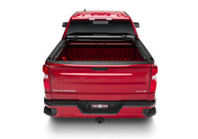 Load image into Gallery viewer, Truxedo Deuce-19 (New Body Style)-23 Silv/Sierra 1500 6ft.7in. 773201