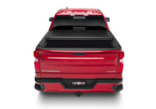 Load image into Gallery viewer, Truxedo Lo Pro-14-18 (19 Leg/Lim) Silv/Sierra 1500/15-19 2500HD/3500HD 8ft. 572201