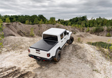 Load image into Gallery viewer, Truxedo Lo Pro-20-23 Gladiator w/or w/o Trail Rail System 523201