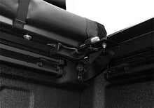 Load image into Gallery viewer, Truxedo Lo Pro-20-23 Gladiator w/or w/o Trail Rail System 523201