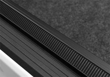 Load image into Gallery viewer, Truxedo Lo Pro-20-23 Gladiator w/or w/o Trail Rail System 523201
