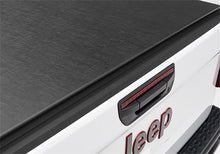 Load image into Gallery viewer, Truxedo Lo Pro-20-23 Gladiator w/or w/o Trail Rail System 523201