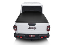 Load image into Gallery viewer, Truxedo Lo Pro-20-23 Gladiator w/or w/o Trail Rail System 523201