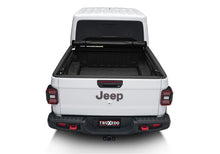 Load image into Gallery viewer, Truxedo Lo Pro-20-23 Gladiator w/or w/o Trail Rail System 523201