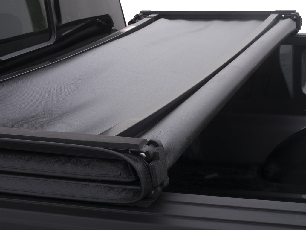 Lund Genesis? Tri-Fold Tonneau 95072